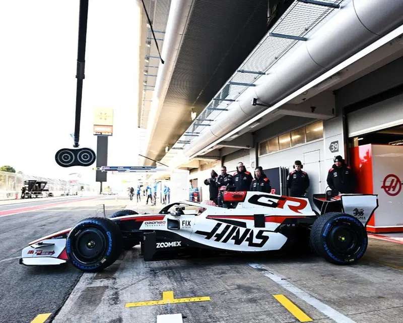 Ocon a Barcellona con la VF-26