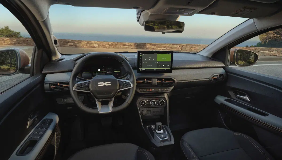Dacia domina il mercato italiano e presenta la nuova Sandero: ecco il restyling (2)