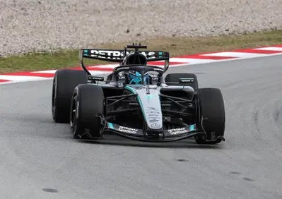 F1. “Non vedo l'ora di correre” con la Mercedes W17: George Russell suona la carica 