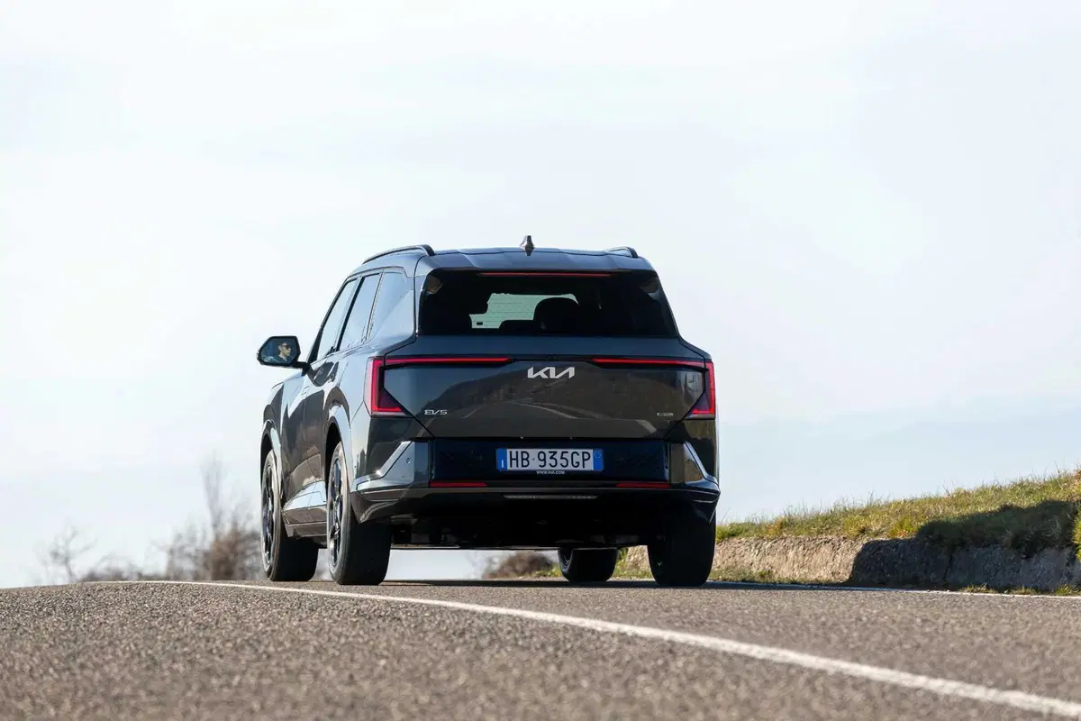 Kia EV5: arriva sul mercato italiano il SUV elettrico pensato per l'Europa | Prova, caratteristiche, allestimenti e prezzi