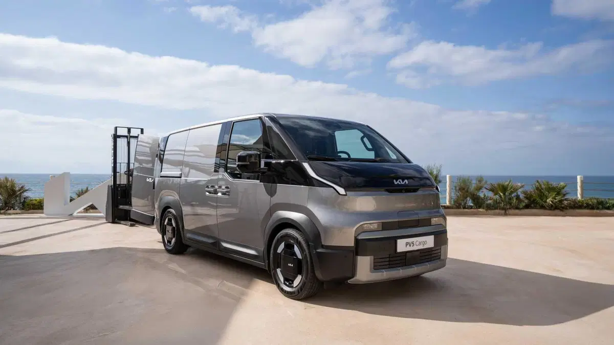 Kia PV5: debutta il primo PBV del brand, tra trasporto passeggeri e lavoro (2)