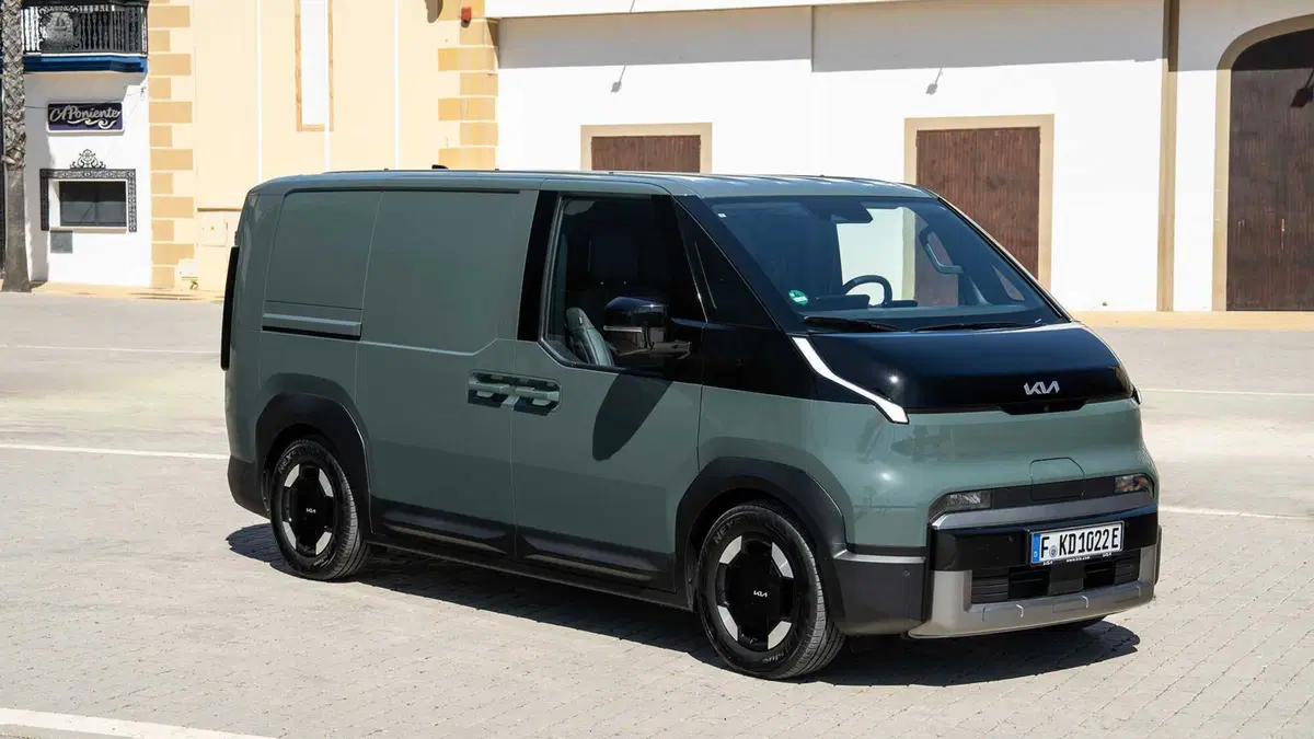 Kia PV5: debutta il primo PBV del brand, tra trasporto passeggeri e lavoro (7)