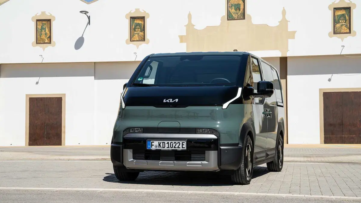Kia PV5: debutta il primo PBV del brand, tra trasporto passeggeri e lavoro (8)