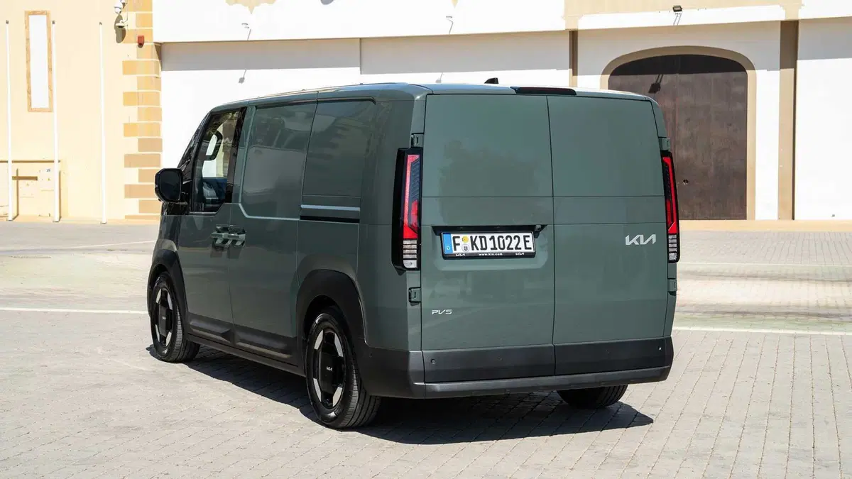 Kia PV5: debutta il primo PBV del brand, tra trasporto passeggeri e lavoro (11)