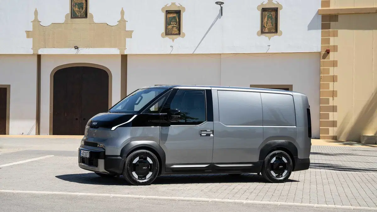 Kia PV5: debutta il primo PBV del brand, tra trasporto passeggeri e lavoro (22)