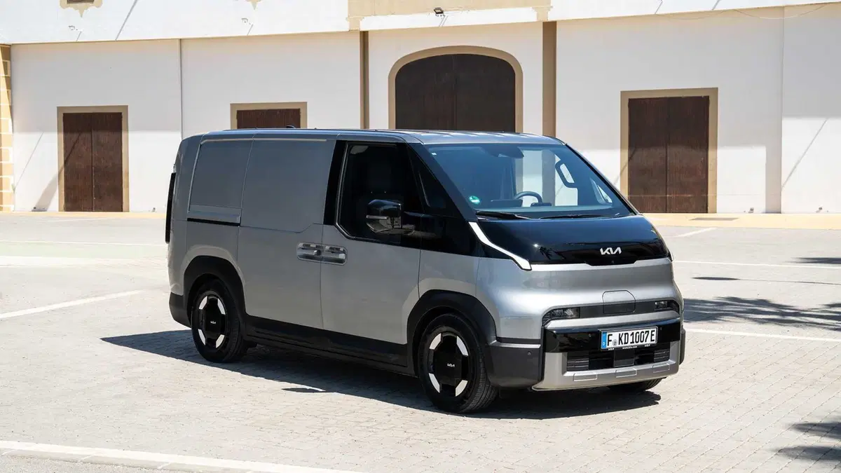 Kia PV5: debutta il primo PBV del brand, tra trasporto passeggeri e lavoro (23)