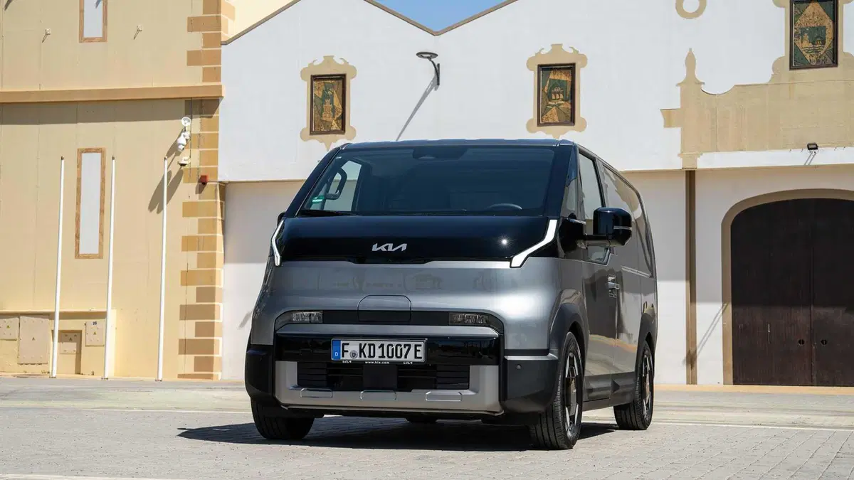 Kia PV5: debutta il primo PBV del brand, tra trasporto passeggeri e lavoro (24)