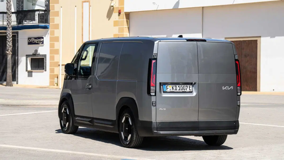 Kia PV5: debutta il primo PBV del brand, tra trasporto passeggeri e lavoro (25)