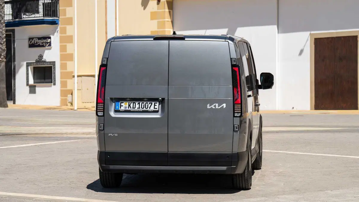 Kia PV5: debutta il primo PBV del brand, tra trasporto passeggeri e lavoro (26)