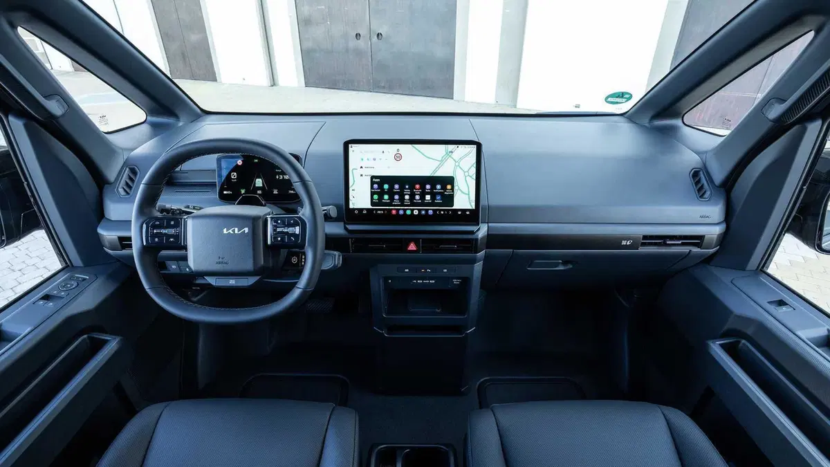 Kia PV5: debutta il primo PBV del brand, tra trasporto passeggeri e lavoro
