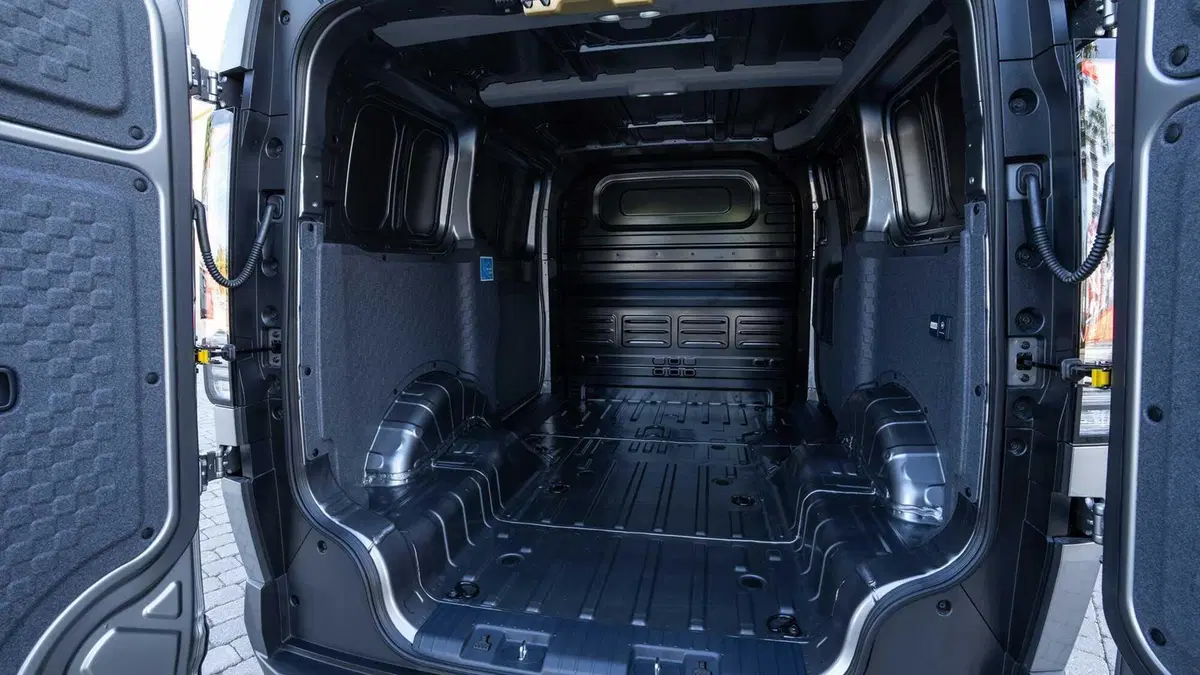 Kia PV5: debutta il primo PBV del brand, tra trasporto passeggeri e lavoro (38)