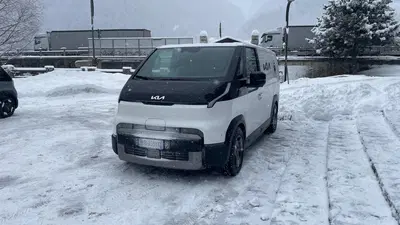 Kia PV5: debutta il primo PBV del brand, tra trasporto passeggeri e lavoro
