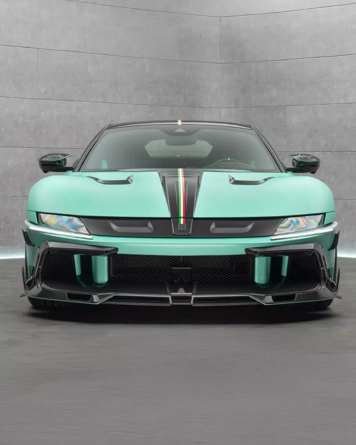Mansory ha esagerato ancora? La Ferrari 12Cilindri diventa Equestre