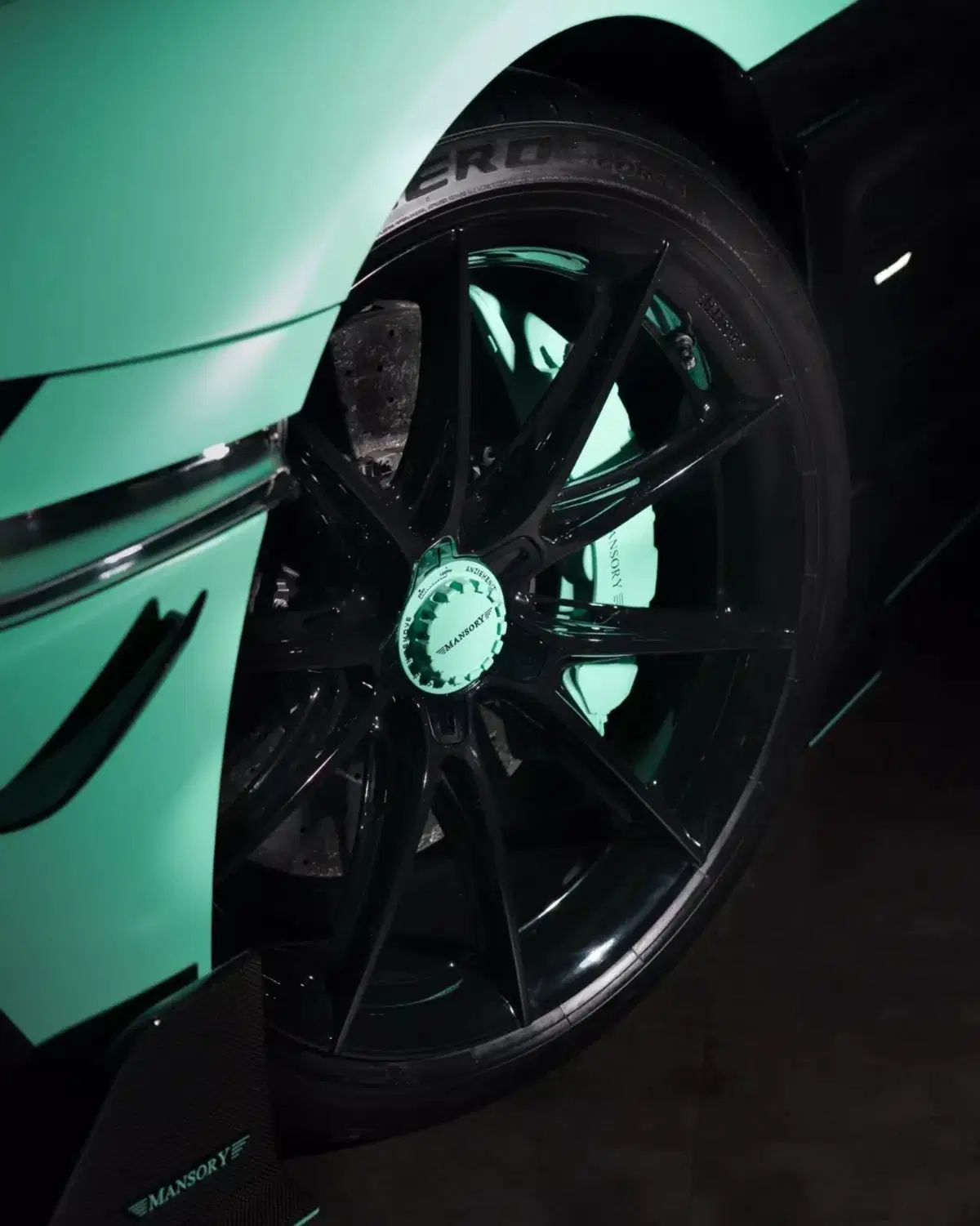 Mansory ha esagerato ancora? La Ferrari 12Cilindri diventa Equestre (5)