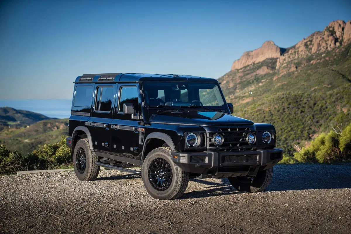 Ineos Grenadier MY2026: il 4x4 puro diventa più facile da guidare (e arriva la Black Edition)
