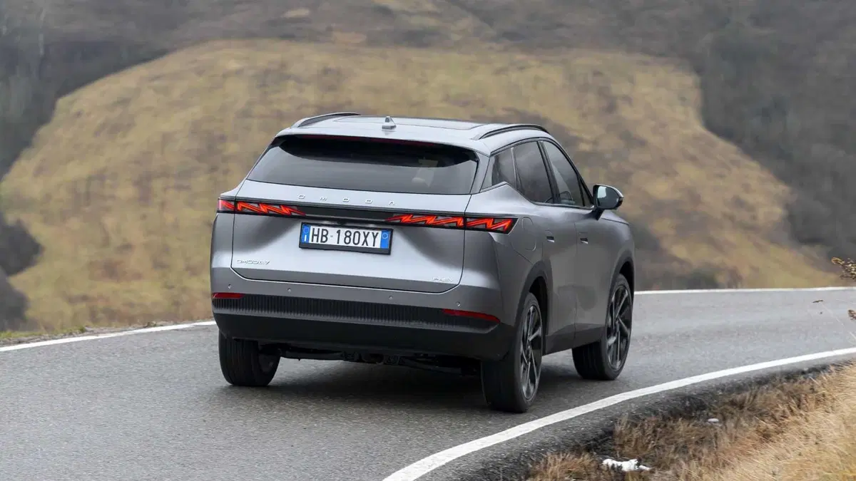 Omoda Omoda 7 SHS-P 1.5 tgdi phev Premium dht (8)