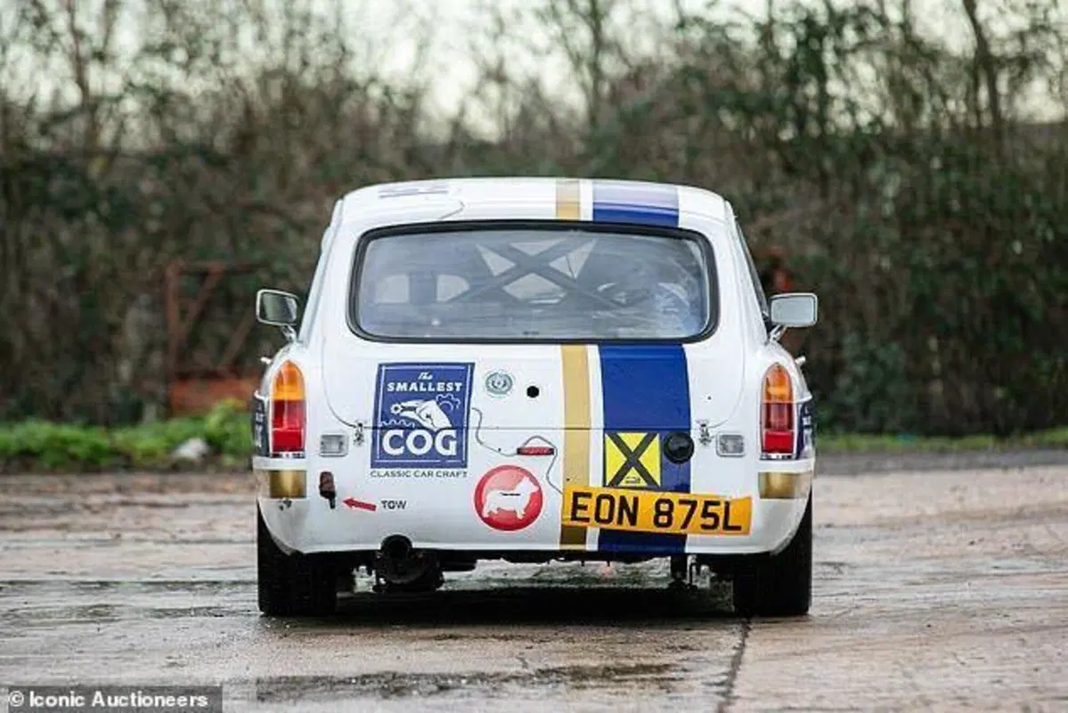 MG B GT Race Car (2)
