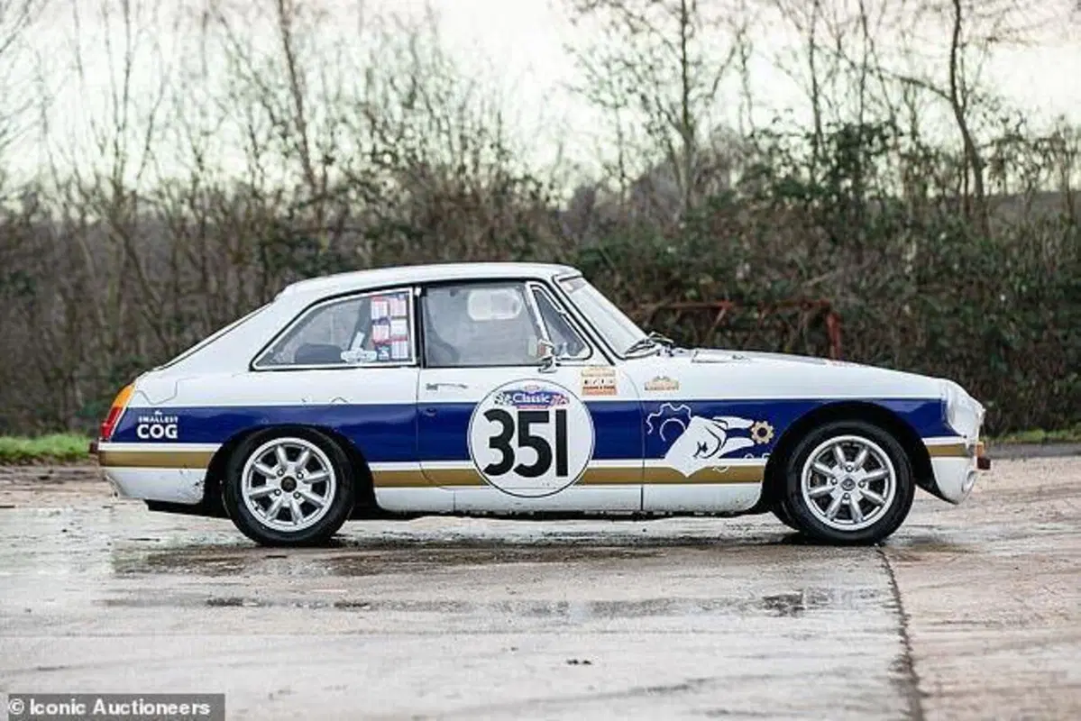 MG B GT Race Car (3)