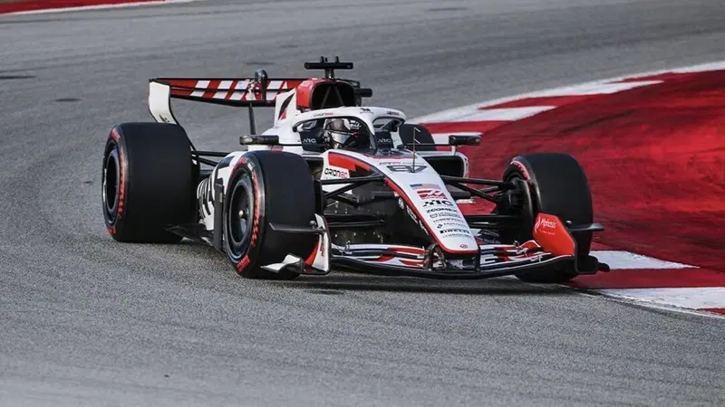F1 2026, Bearman promuove la VF-26 dopo lo shakedown di Barcellona: &ldquo;Giornata pulita, ho imparato tantissimo&rdquo;
