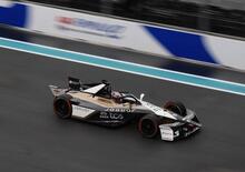 Formula E, Mitch Evans trionfa a Miami sotto la pioggia: vittoria Jaguar davanti alle Porsche