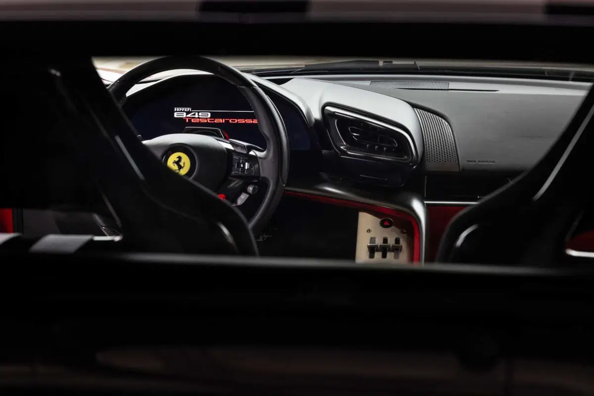 Ferrari 849 Testarossa: 1050 cavalli per la nuova regina ibrida di Maranello [VIDEO]