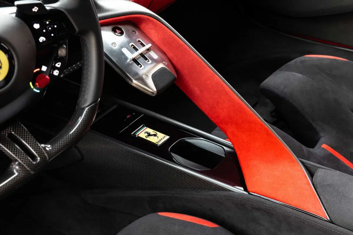 Ferrari 849 Testarossa: 1050 cavalli per la nuova regina ibrida di Maranello [VIDEO] (10)