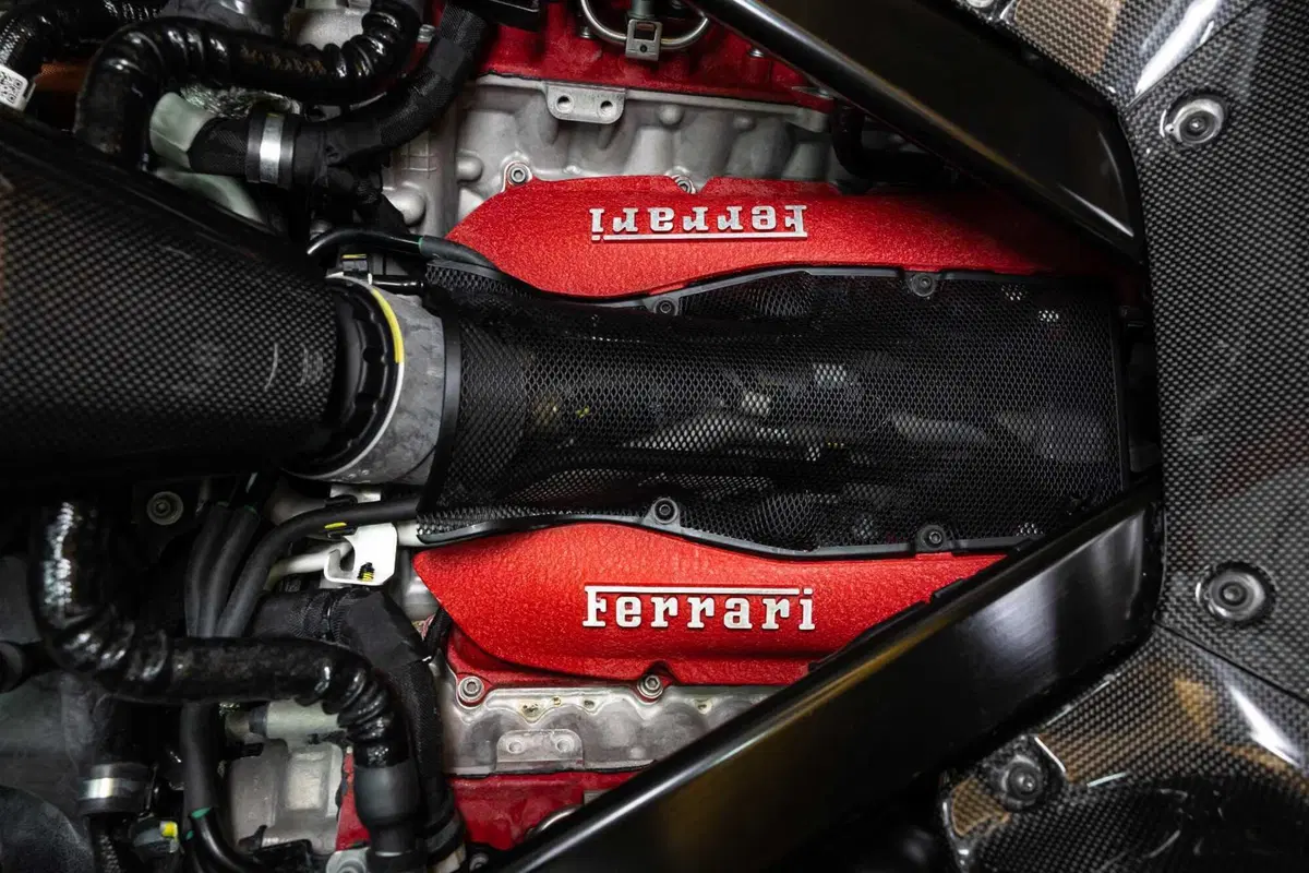 Ferrari 849 Testarossa: 1050 cavalli per la nuova regina ibrida di Maranello [VIDEO] (15)