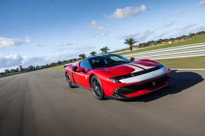 Ferrari 849 Testarossa: 1050 cavalli per la nuova regina ibrida di Maranello [VIDEO]