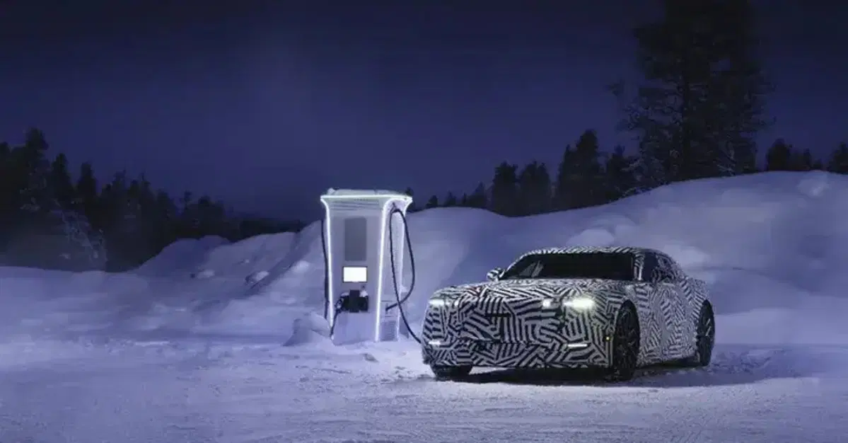 Jaguar sfida il gelo artico con la nuova GT elettrica da oltre 1.000 CV: ecco i test invernali al Polo Nord