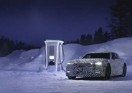 Jaguar sfida il gelo artico con la nuova GT elettrica da oltre 1.000 CV: ecco i test invernali al Polo Nord