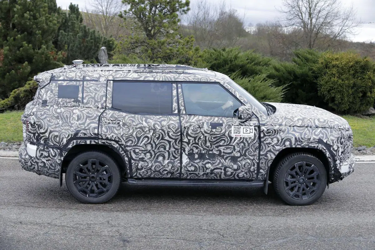 Mitsubishi Pajero, possibile ritorno: avvistato un nuovo prototipo in Europa (6)
