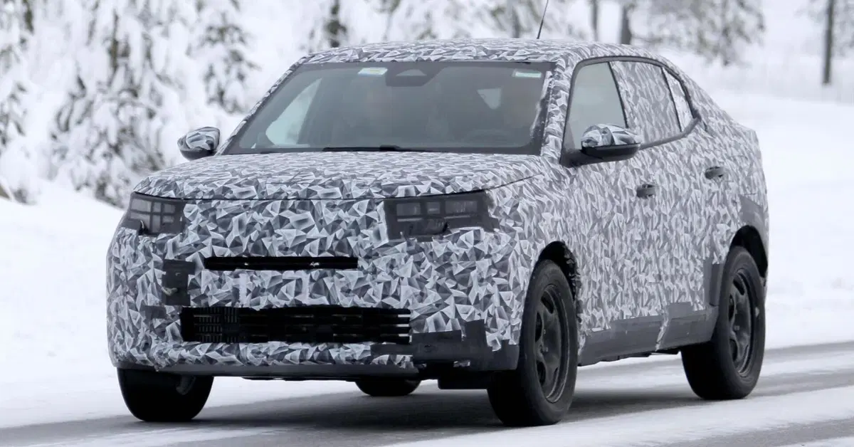 Fiat prepara la Panda Fastback: il nuovo SUV-coup&eacute; compatto prende forma nei test al Circolo Polare [Foto Spia]
