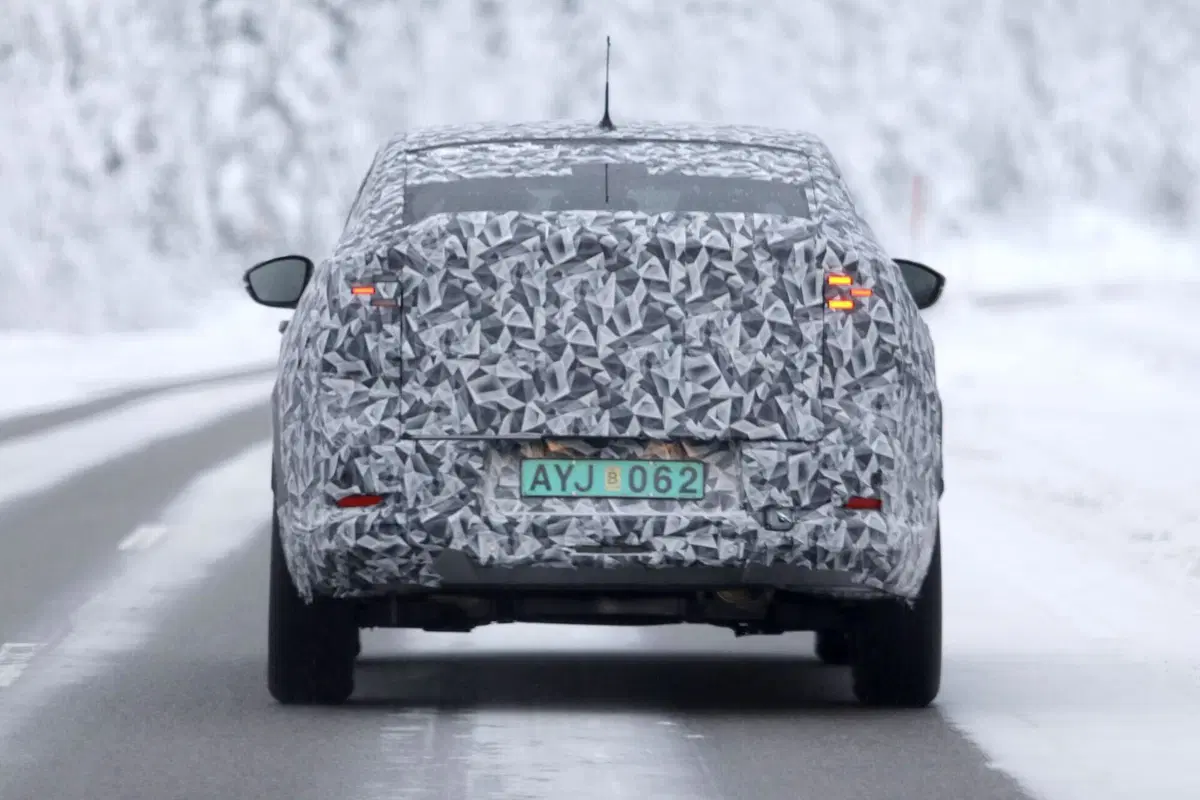 Fiat prepara la Panda Fastback: il nuovo SUV-coupé compatto prende forma nei test al Circolo Polare [Foto Spia]