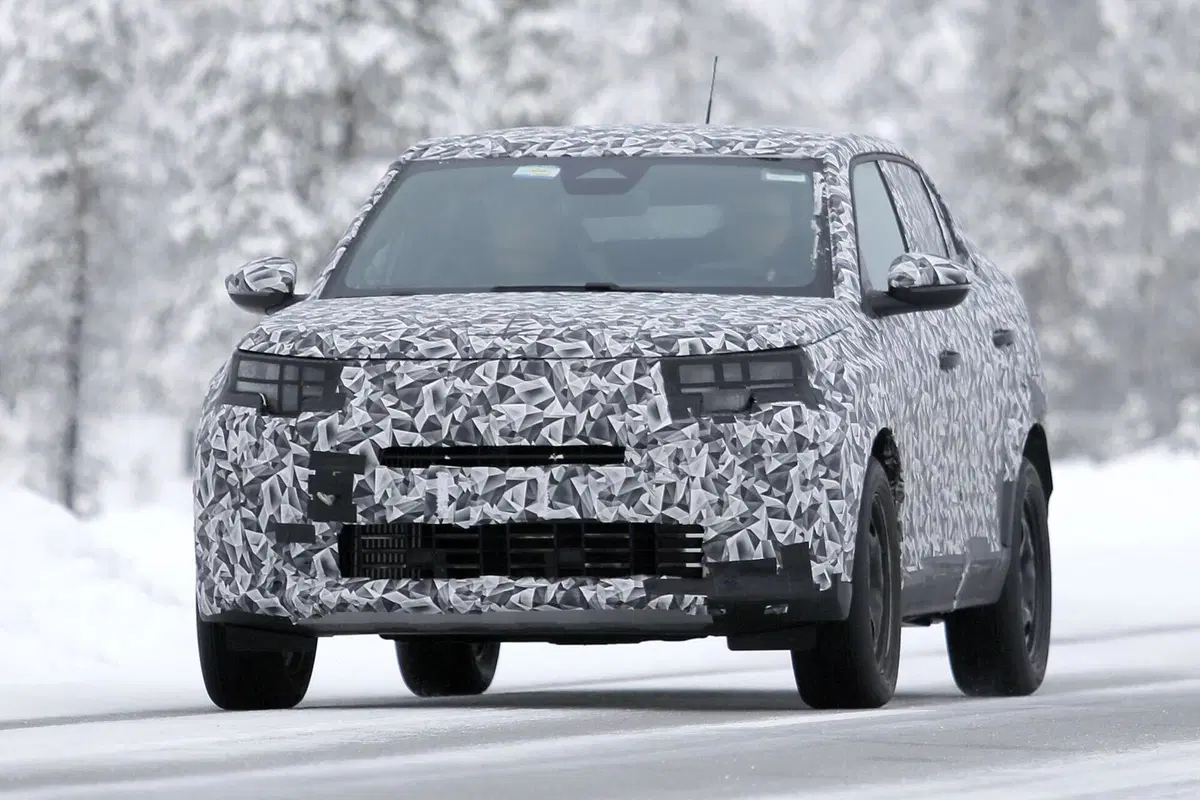 Fiat prepara la Panda Fastback: il nuovo SUV-coupé compatto prende forma nei test al Circolo Polare [Foto Spia] (4)