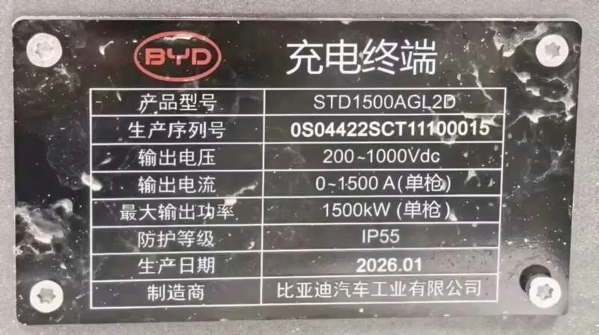 BYD riscrive le regole della ricarica elettrica: 5 minuti per 400 km