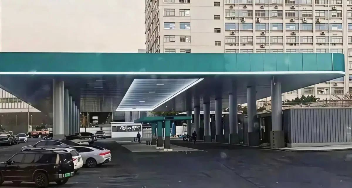 BYD riscrive le regole della ricarica elettrica: 5 minuti per 400 km (2)