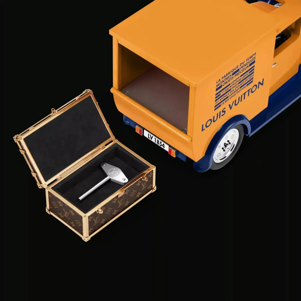 Louis Vuitton Camionnette: l’orologio da tavolo a forma di camion costa più di un’auto sportiva (4)