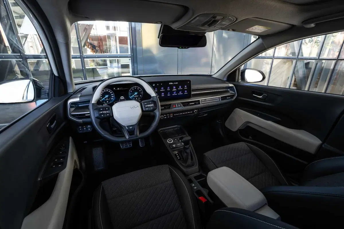 Pro e Contro Kia Stonic 2026: il mild hybrid da 115 CV sorprende (17)