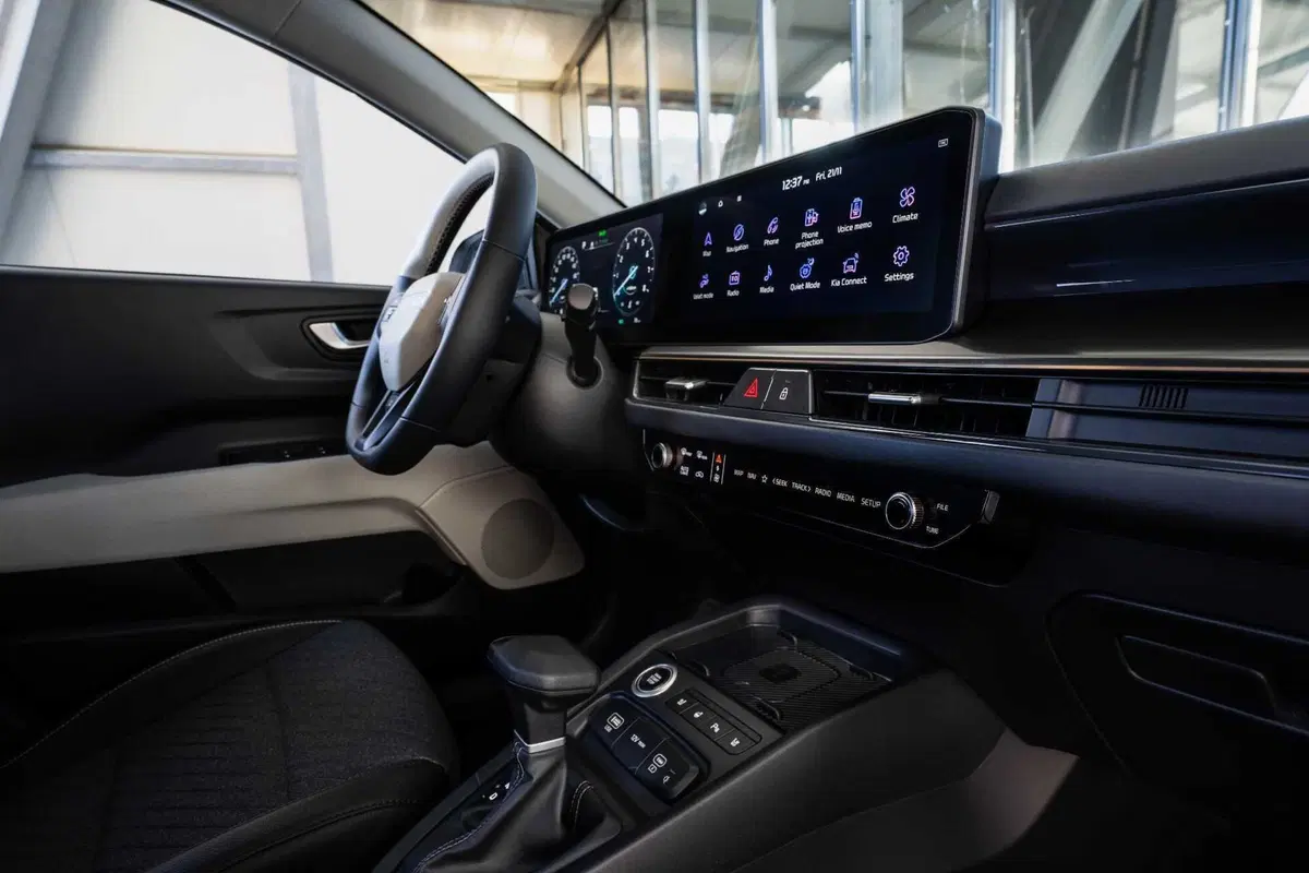 Pro e Contro Kia Stonic 2026: il mild hybrid da 115 CV sorprende (18)