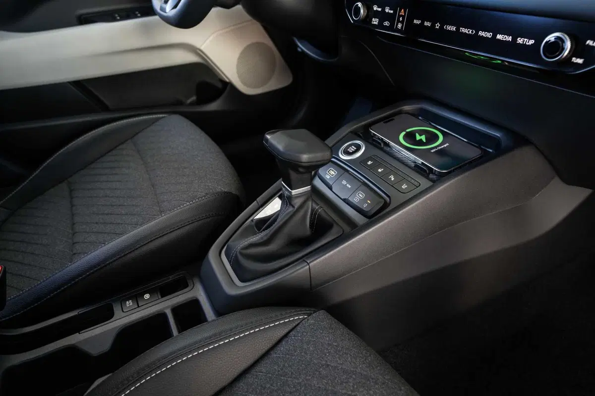 Pro e Contro Kia Stonic 2026: il mild hybrid da 115 CV sorprende (19)