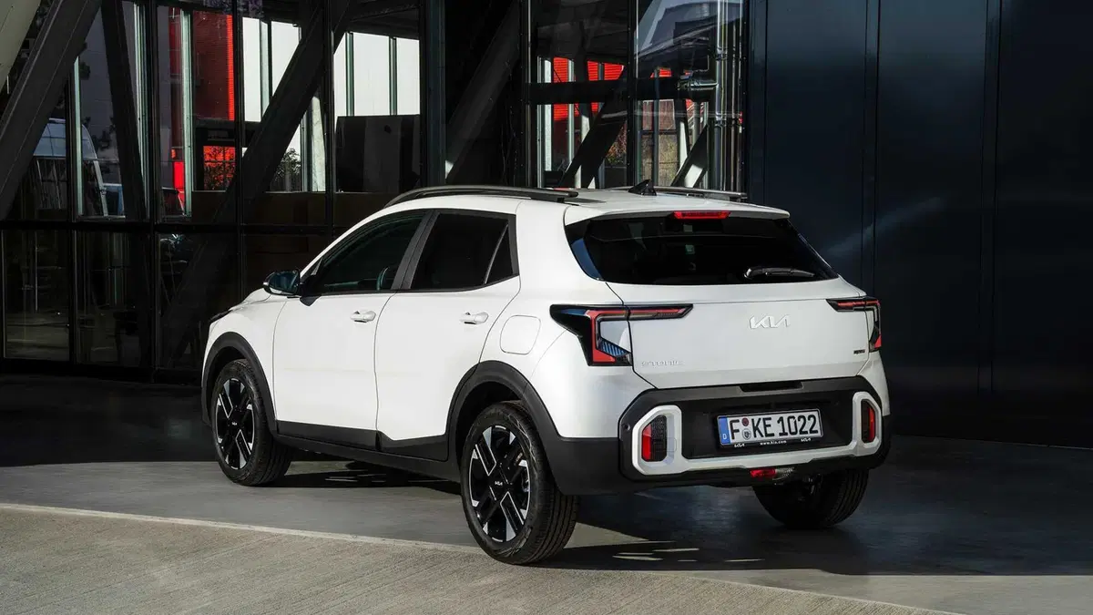 Pro e Contro Kia Stonic 2026: il mild hybrid da 115 CV sorprende (30)