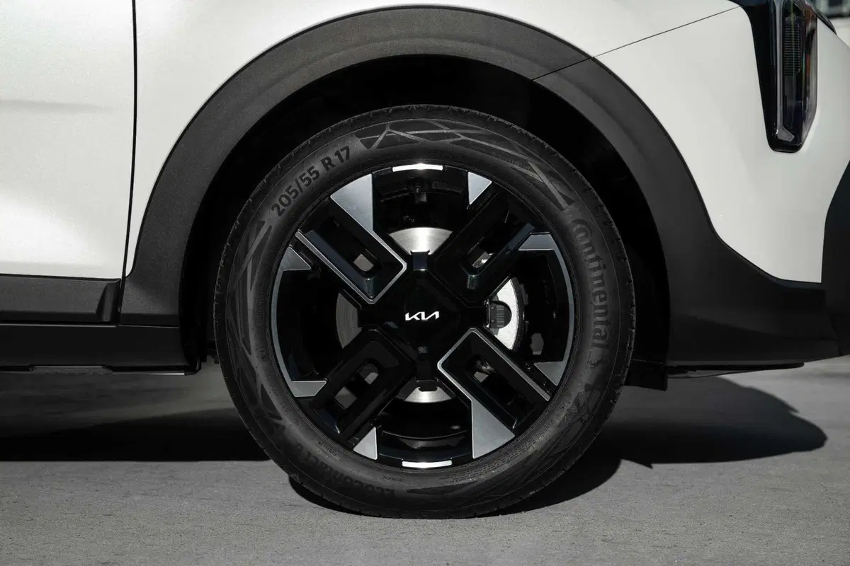 Pro e Contro Kia Stonic 2026: il mild hybrid da 115 CV sorprende (42)