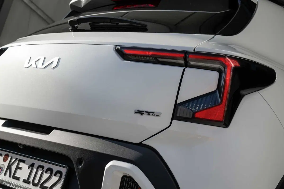 Pro e Contro Kia Stonic 2026: il mild hybrid da 115 CV sorprende (47)
