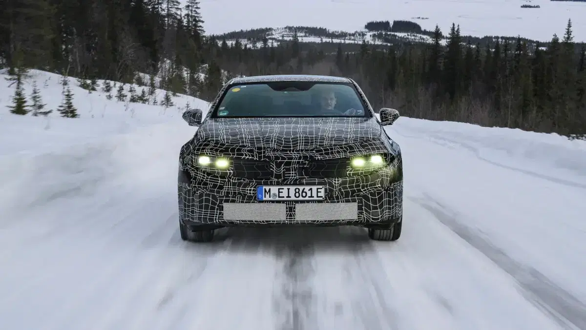 Nuova BMW i3 elettrica svelata: dettagli e immagini ufficiali (2)