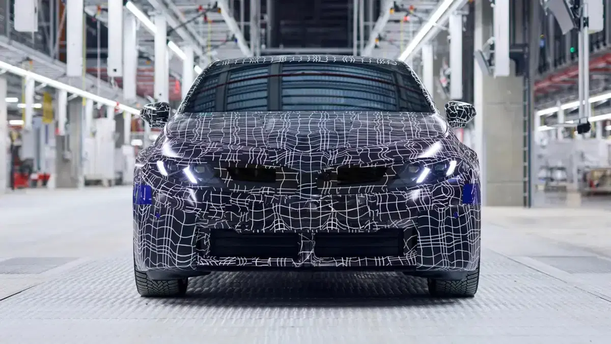 Nuova BMW i3 elettrica svelata: dettagli e immagini ufficiali (7)
