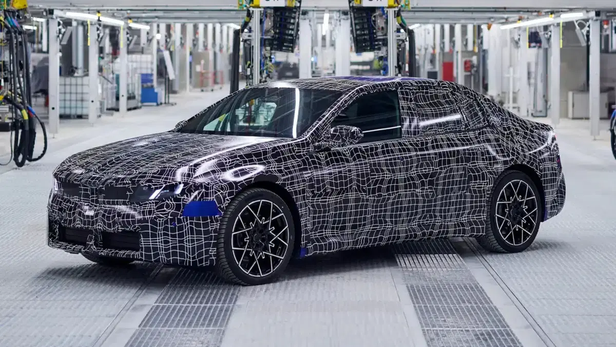 Nuova BMW i3 elettrica svelata: dettagli e immagini ufficiali (8)