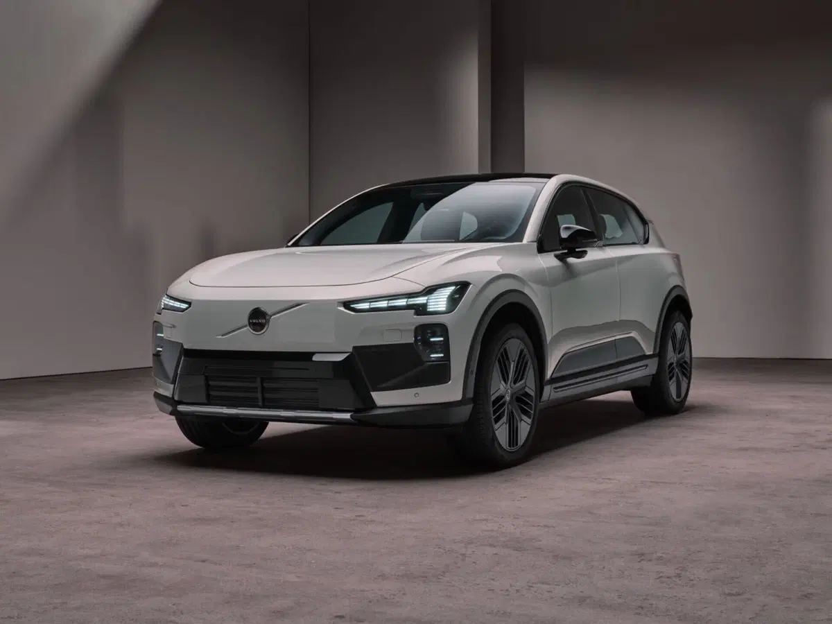 Volvo EX60: l'erede 100% a batteria della XC60