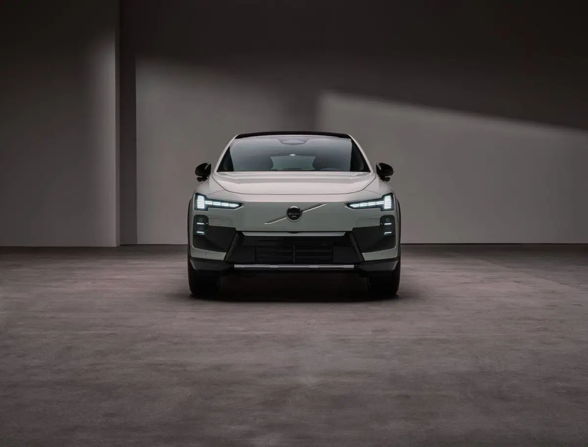 Volvo EX60: l'erede 100% a batteria della XC60 (2)