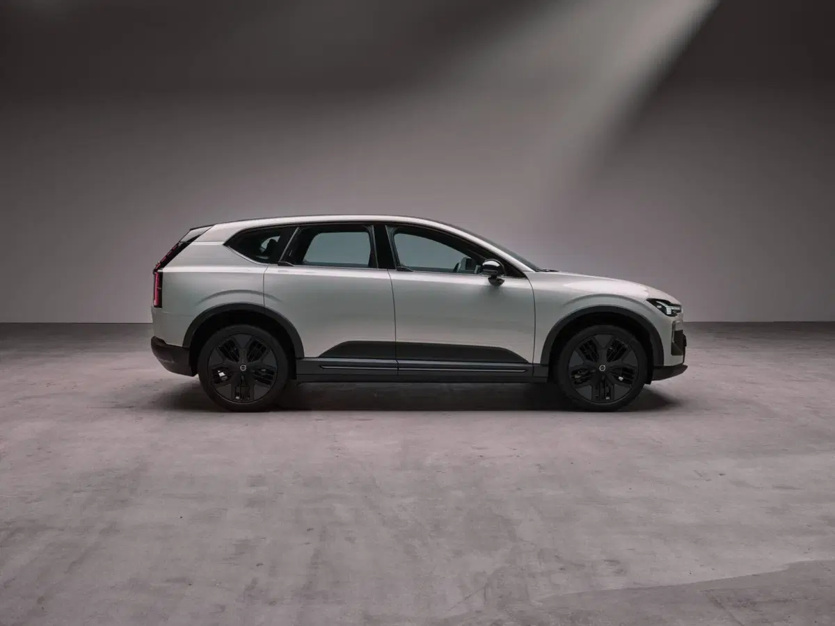 Volvo EX60: l'erede 100% a batteria della XC60 (3)