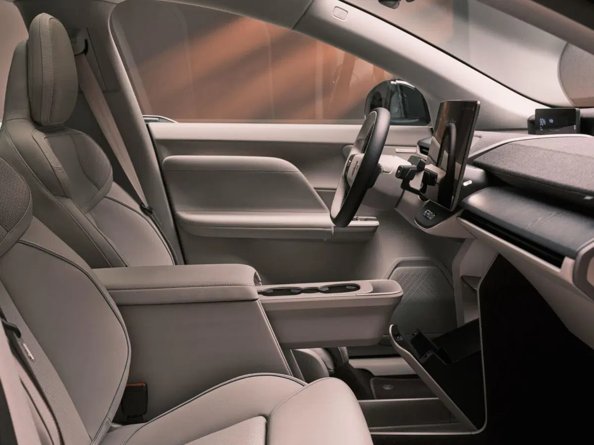 Volvo EX60: l'erede 100% a batteria della XC60 (6)